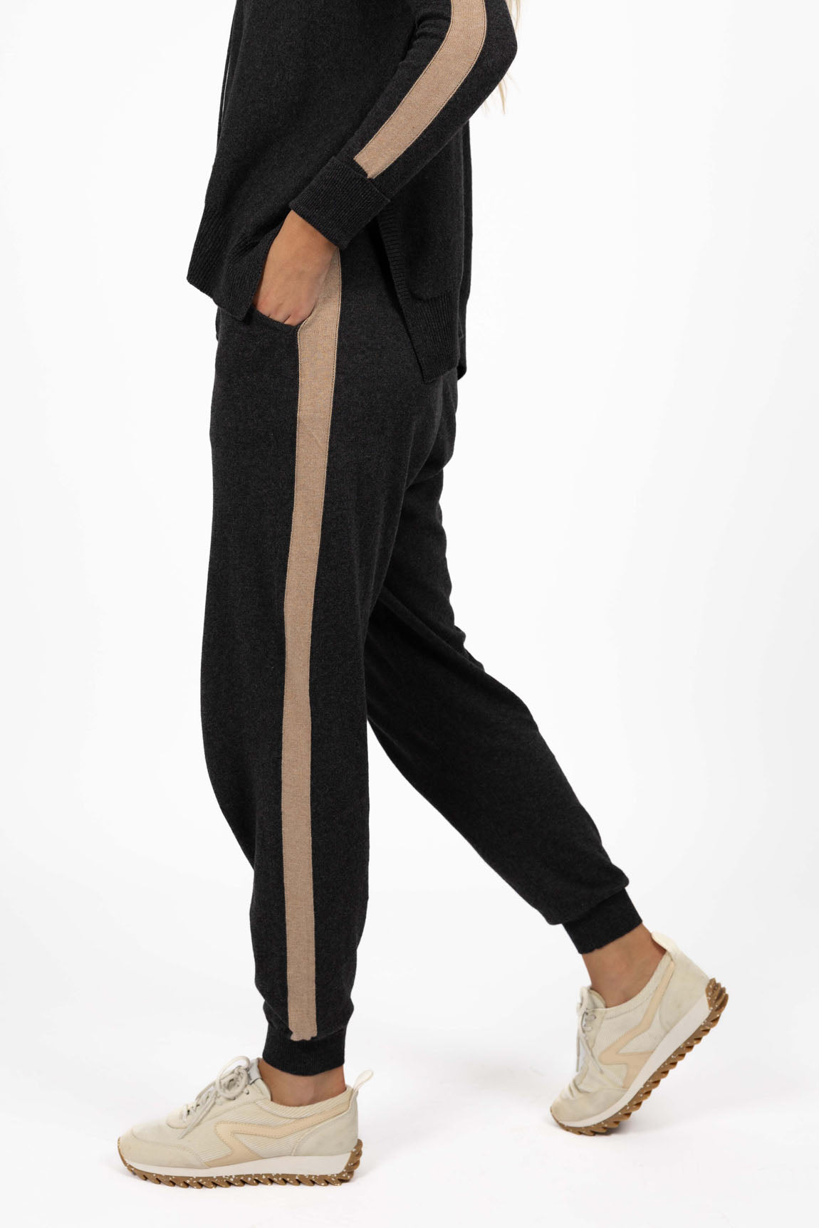 Contrast Merci Pant Charcoal/Latte Humidity