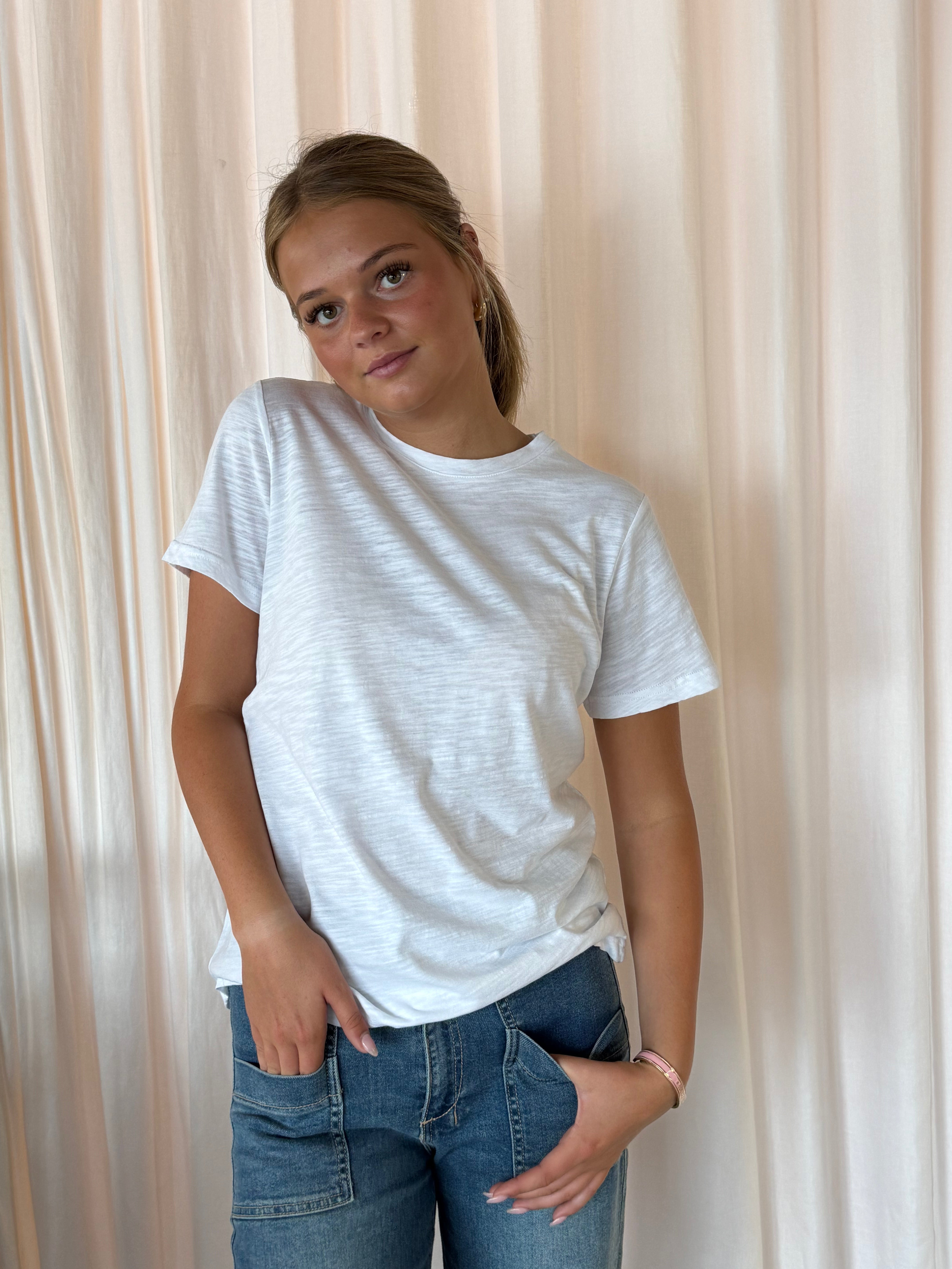 Remy Round Neck T Shirt Velveteen Rabbit - White