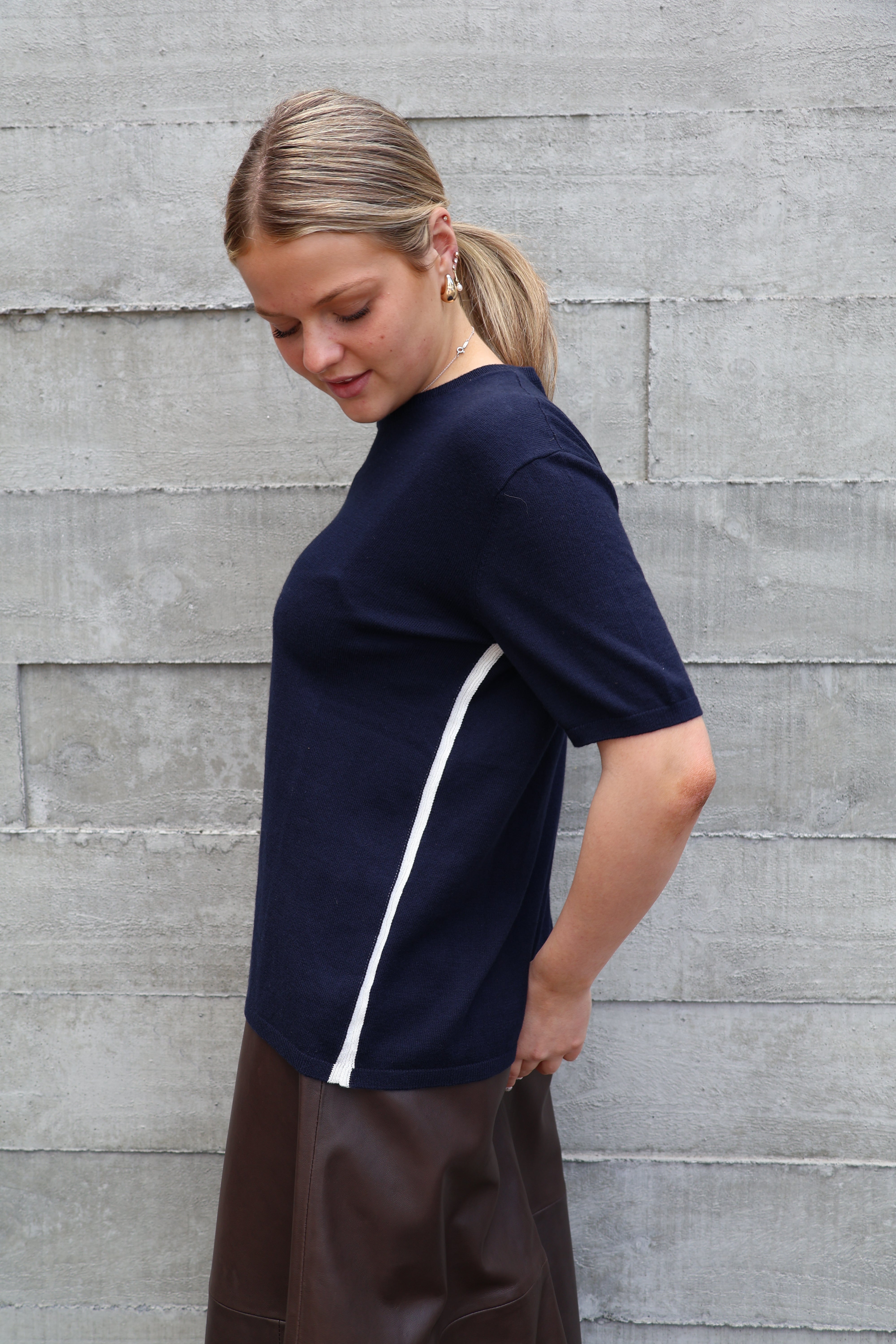 Yarnsmith STRIPE Beryl SS Navy w, White