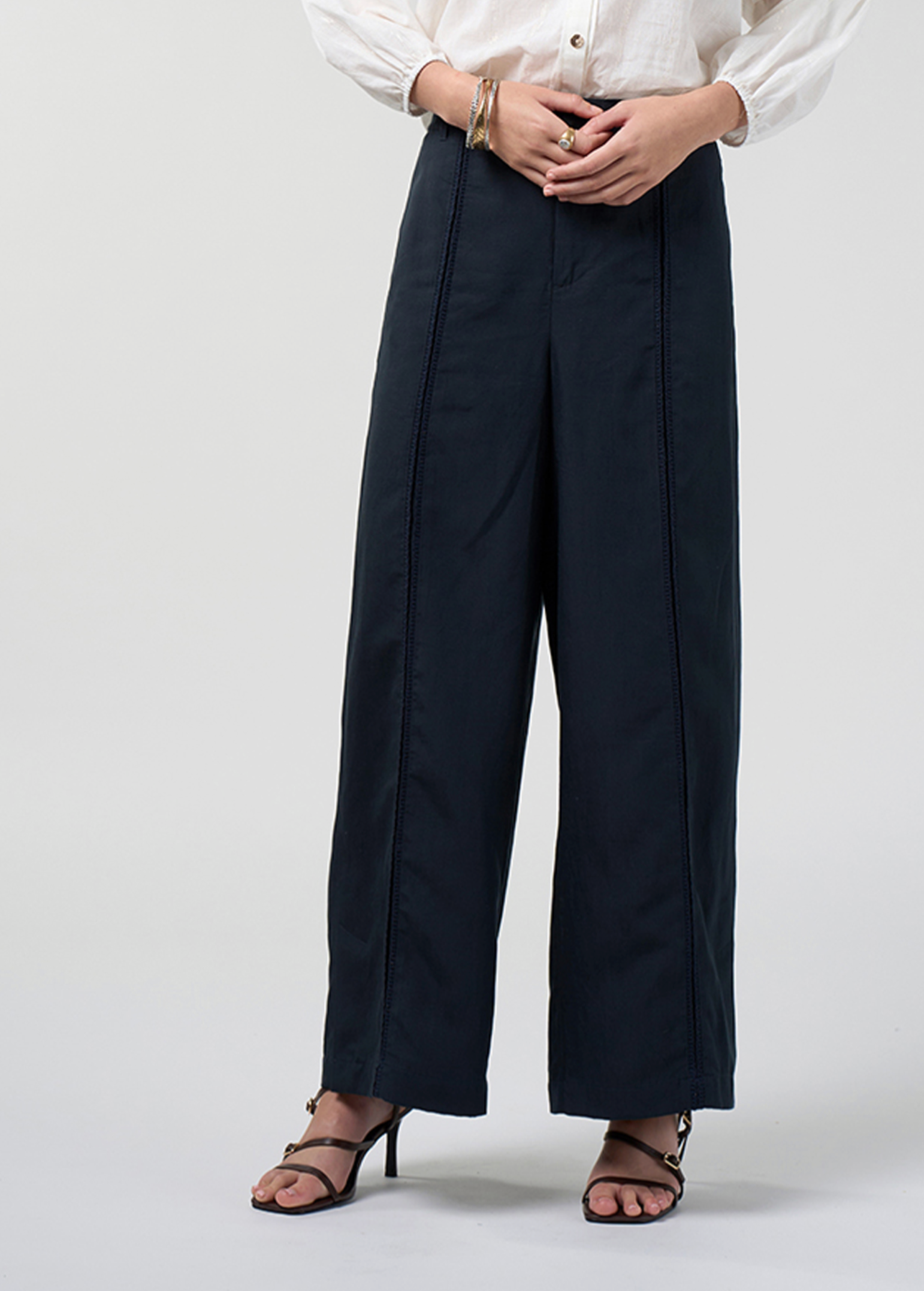 Loobie's Story Meera Pant - Indigo